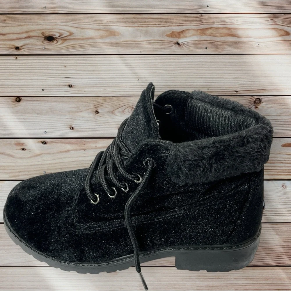 Bobbie Brooks Black Velour Faux Fur‎ Lace Up Hiking Winter Ankle Boots NWOT